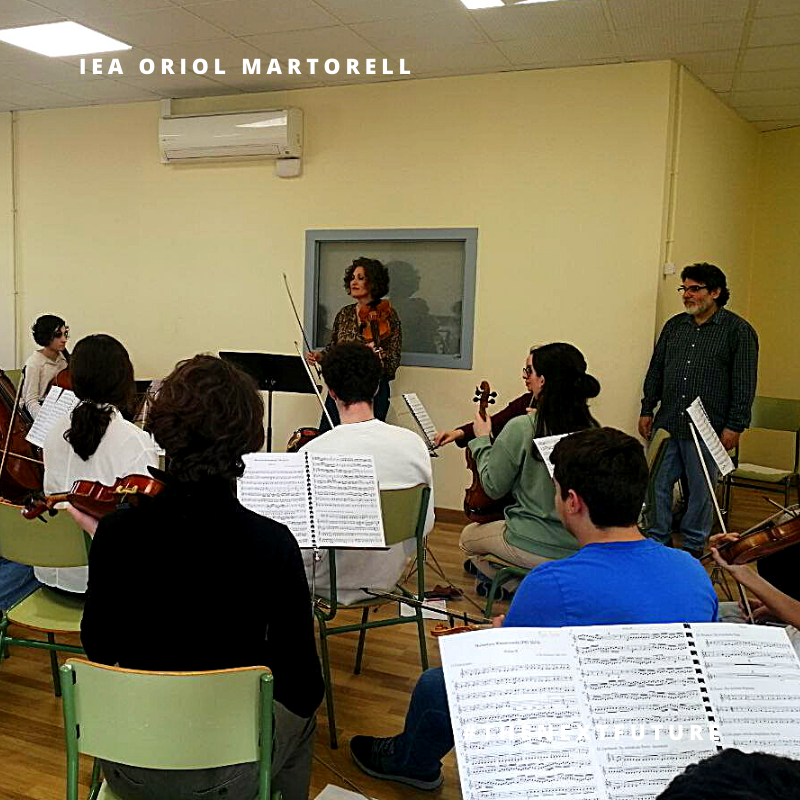 IEAOm's tweet photo. 💥 L'Orquestra X. Montsalvatge convida l'Alba Roca, professora @esmucantiga especialista en violí barroc, per fer dues sessions de treball. A més, tindran l'oportunitat de poder interpretar la música de Telemann amb arquets barrocs cedits per @jonc_jonc Gràcies!
#TheNextFuture https://t.co/UpTQtlwV5E