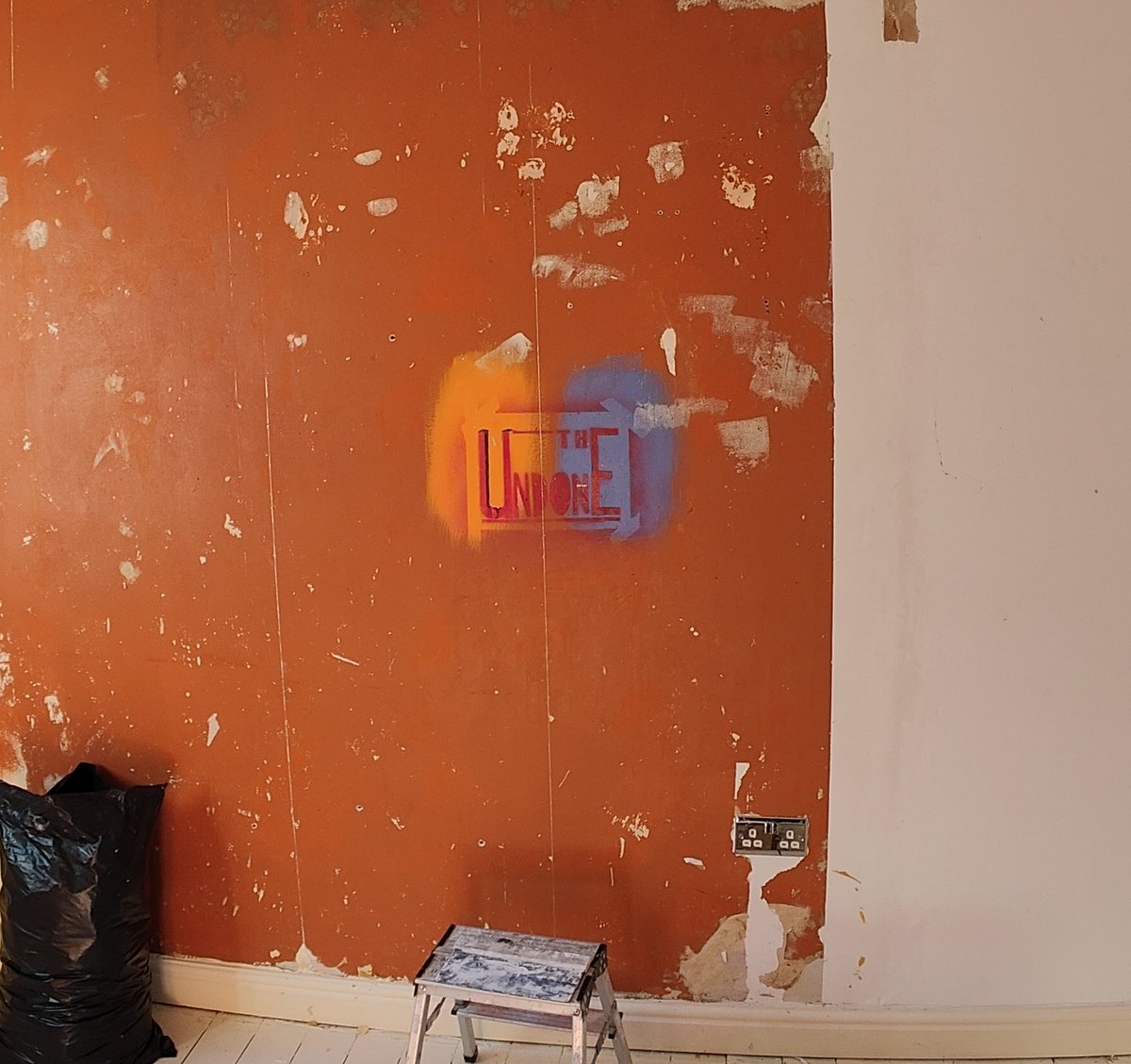 acailler's tweet photo. We're having a room we left untouched when we bought our house finally redecorated.

The decorators stripped it and found this underneath.

Anyone on Twitter recognise this logo? https://t.co/flAaoIHdav