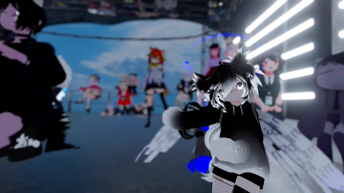 【#VRC活動記録】①②サンツリーさんとちょっとした撮影会をやりました。メガネがおそろ!③たぶにんさんと #西脇電音工学TM でお会いしたのですが、ギャンギャンに踊り狂ってましたw また今度お話しできればと思います!! 
