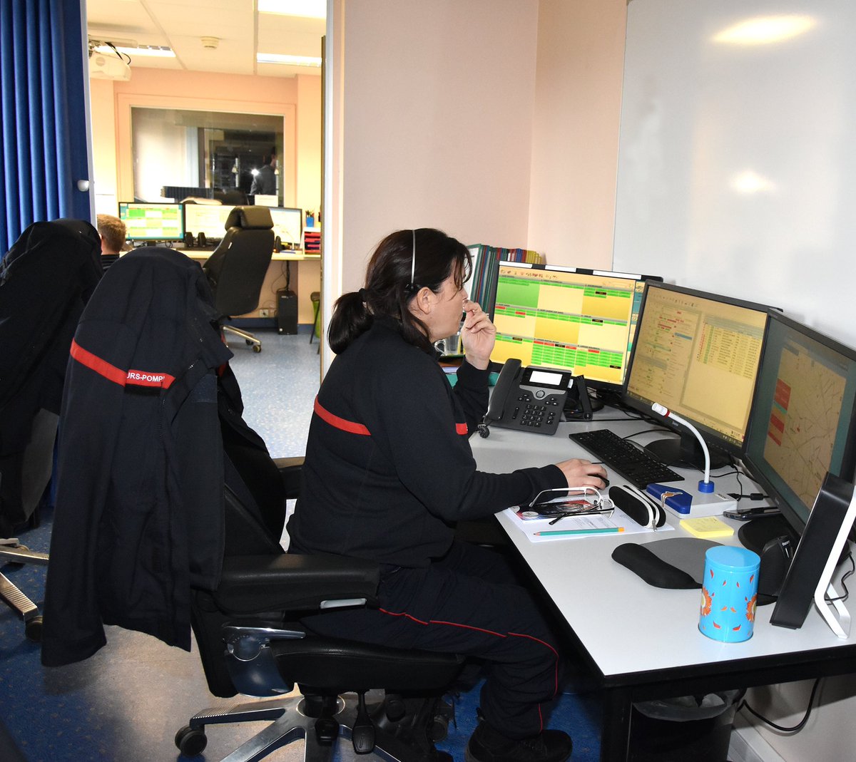 Sdis_87's tweet photo. #Travaux Le #CTACODIS ☎️👨🏻‍🚒 du #SDIS87 procède à sa réorganisation spatiale 🪜et renouvelle son mobilier 🖥️ pour améliorer l’ergonomie des opérateurs et chefs de salle afin de favoriser les prises d’appels et la coordination des interventions 🚒 https://t.co/7bncyZITik