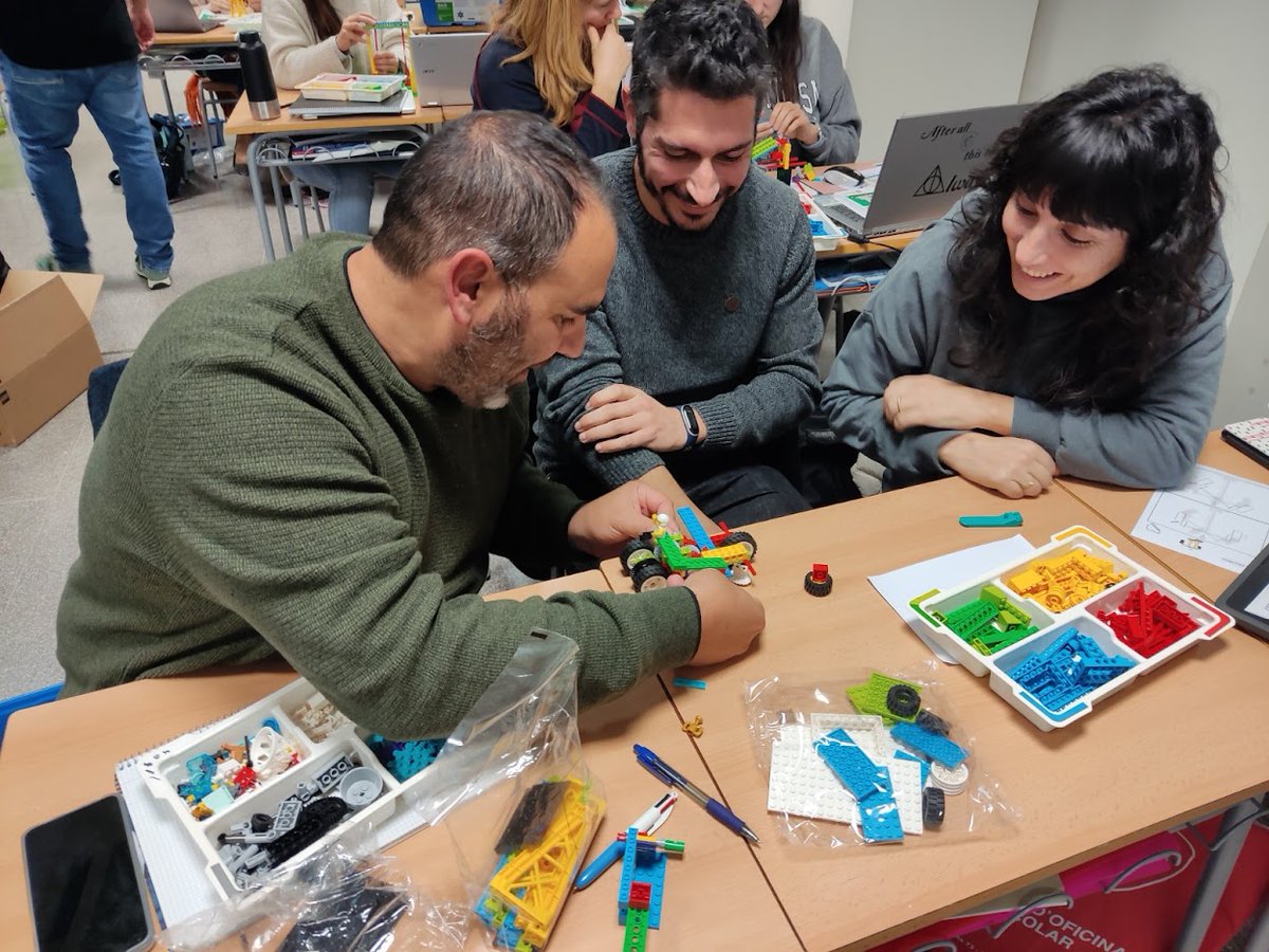 ibsteam_caib's tweet photo. Algunes fotos de la formació Esd. 254 #RobotIB Primària Nivell 1 al CEIP Maria de la Salut.
Els centres participants són:
- CEIP Maria de la Salut.
- CEIP Eleonor Bosch.
- CEIP Talaiot.
@EDUN_IB #graciesdocents https://t.co/tUl58W2gr6
