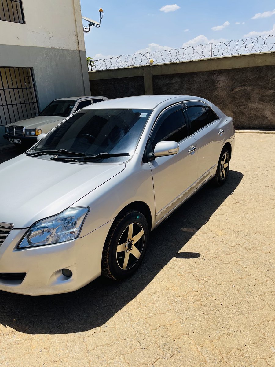 Selling our beautiful little machine.
>Toyota Premio 260 2007 model
>1NZ 1500CC original engine (Tapelift report available)
>129000kms on the clock
>Heavy music system, Bluetooth &amp; reverse camera
>Extremely well serviced and taken care of