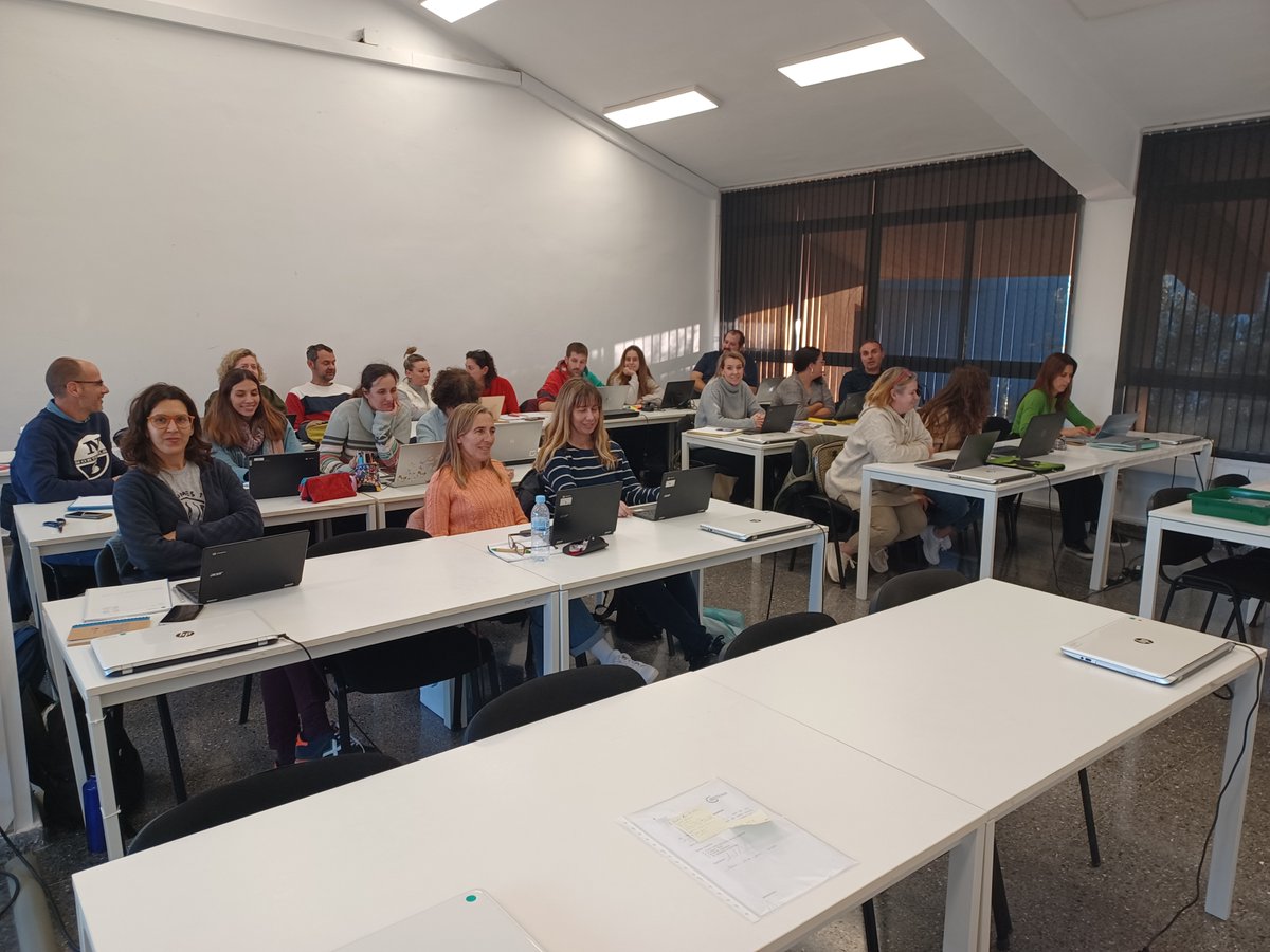ibsteam_caib's tweet photo. Aquestes són algunes de les fotos de la formació #RobotIB Primària Nivell 1 Esd. 253 Els centres que hi participen són
EIP Els Tamarells S'Arenal i els CEIP
-Pràctiques Palma
-Gabriel Comes i Ribas Esporles
- Robert Graves
-Pere Cerdà P. de Sóller @EDUN_IB #graciesdocents https://t.co/lo6VEdual5