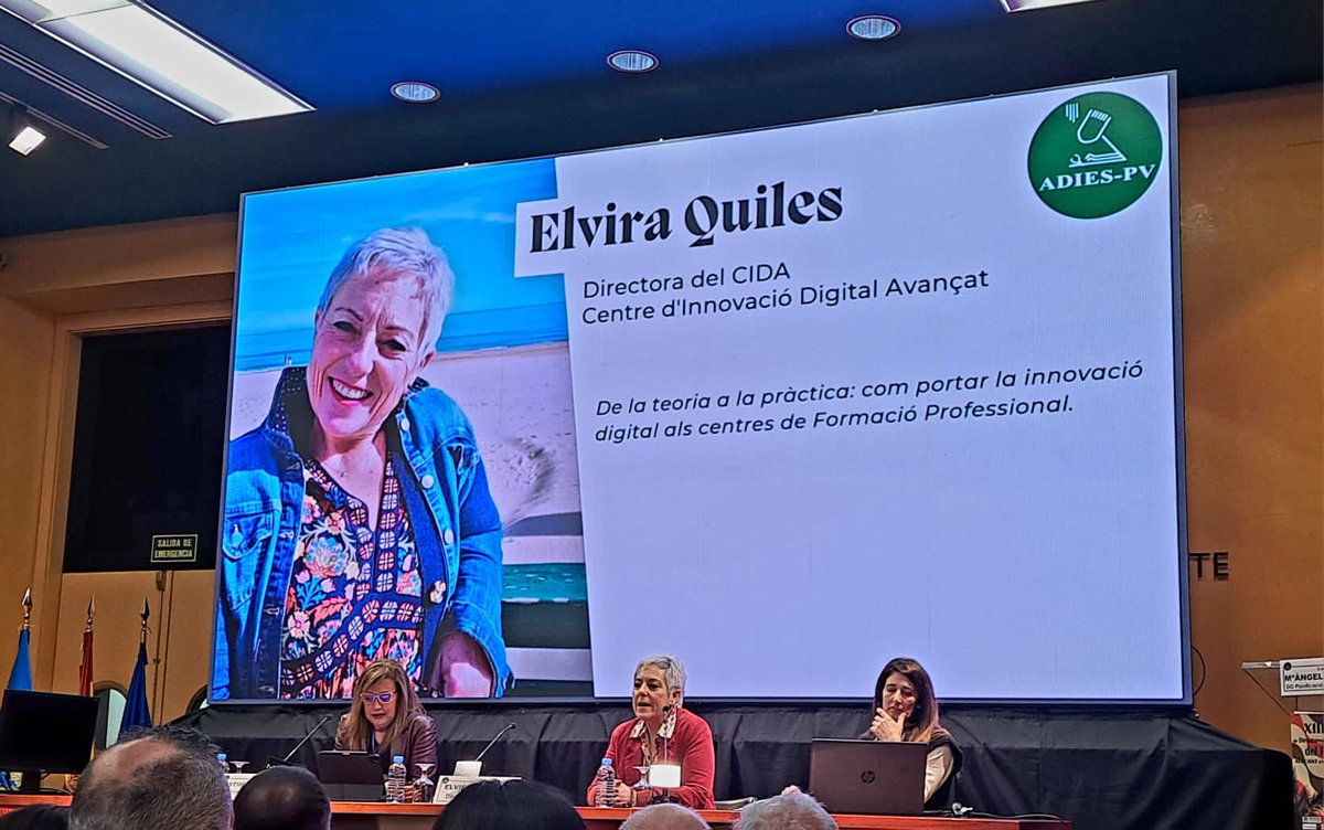 CIDA_gva's tweet photo. 🚀@elvira_quiles Directora del @CIDA_gva 💻de @gvaeducacio presenta l’organisme: valors, objectius, línies d’actuació presents i futures, composició de l’equip d’assessors/es. #FPValenciana #innovacio #digitalizacio #sempreFP🦾 https://t.co/J0RjTXG5O1