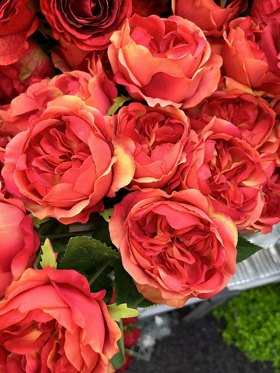 geekuniquebouq1's tweet photo. These are all artificial flowers, so the question is…….do you want to stand out from the crowd on your wedding day?……if the answer is yes!, please get in touch 😍 x ….#weddingflowers #artificialflowers #bride #groom #weddingday #yourweddingyourway #uniqueflower #awardwinning https://t.co/msT8ynSV2r