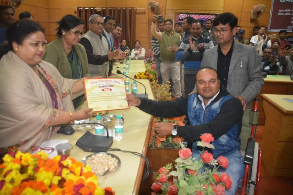 माननीय <a href="/myogiadityanath/">Yogi Adityanath</a> से सादर अनुरोध है दिव्यांग शिक्षकों का ट्रांसफर विशेष रूप से करने की कृपया करें,सबसे अधिक समस्याओं से हमे जूझना पड़ता है फिर भी हमें दरकिनार किया गया है।
#divyangupteachertransfer <a href="/thisissanjubjp/">Sandeep Singh</a> <a href="/CMOfficeUP/">CM Office, GoUP</a> <a href="/myogiadityanath/">Yogi Adityanath</a> <a href="/myogioffice/">Yogi Adityanath Office</a>
<a href="/yadavakhilesh/">Akhilesh Yadav</a>