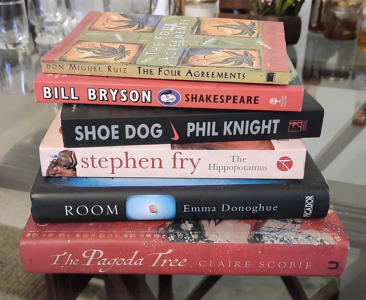 thebookplatter's tweet photo. 📚 Book Bonanza from Daryaganj Market, Delhi. Picked them up at random, never heard of any, except for Shoe Dog. Will take a while to find out if the spontaneity was worth it! 

#thebookplatter #theunforeseen #shortstories #daryaganjmarket #bookstoresdelhi #bookheaven #goodreads https://t.co/C10QQxuJwp