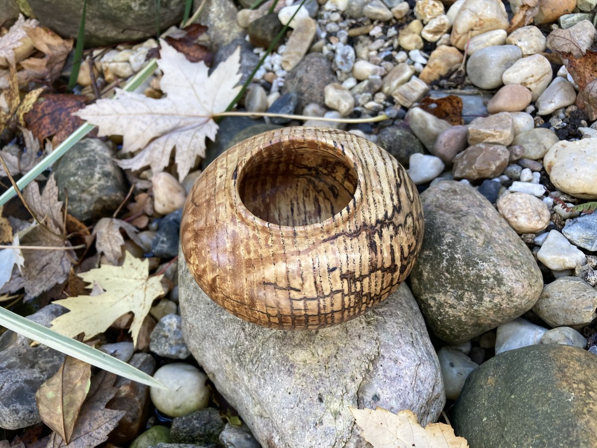 BergwerkD's tweet photo. small bowl made from infected oak. i like the grain really much.

diameter: 10cm
high: 4,5cm https://t.co/Sw3zdGAdrx