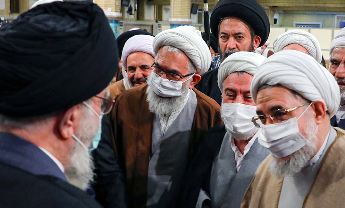 beehnam's tweet photo. ناظرات عملکرد ولی‌فقیه‌اند اینها
در چهره‌اشان حقارت و خاکساری می‌بینید یا تسلط؟ https://t.co/h1wWYItQG8