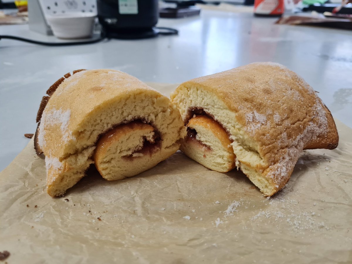 MrsJamesKitchen's tweet image. @Foodafactoflife @RoySocChem @cookeryteacher 8A @Whitefield_NW2 putting mechanical aeration theory into practical with swiss roll #foodscience  #scienceyoucaneat #STEM