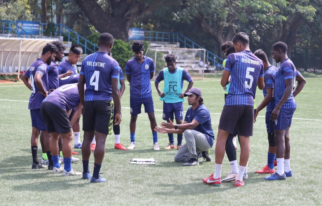 FC_Agniputhra's tweet photo. The path to success is long and hard but with a good plan and hard work, it can be right around the corner⚽️📋

#soccerlife #training #fcagniputhra #bangalore #footballers #football #hardworking #success https://t.co/QA8WTlOhcc