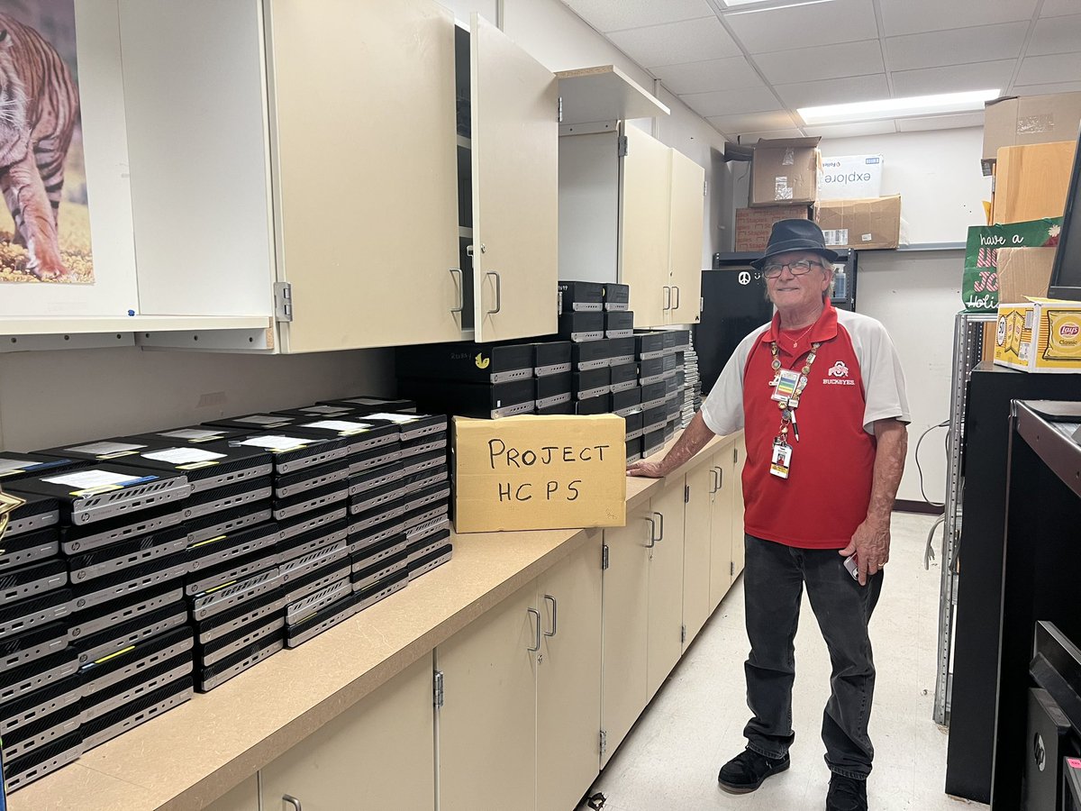 MiddletonSTEM's tweet image. Great job Tigers 🐯#CybersecurityCompScimagnet 💻for updating 300 computer and laptops for the District #knowledgispower #preparingstudentsforlife @AddisonGDavis @HillsboroughSch @SDHCMagnet @ShakeWashington