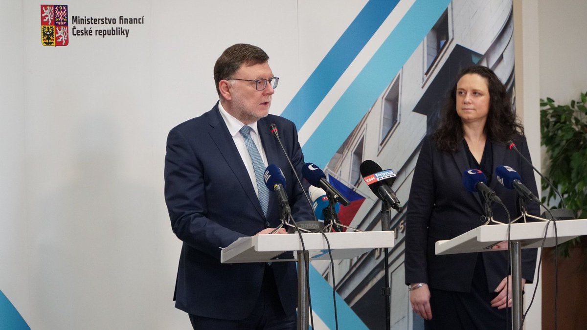 MinFinCZ's tweet photo. Generální finanční ředitelství @financnisprava bude mít od 1. 3. 2023 novou generální ředitelku Simonu Hornochovou. Do funkce ji dnes jmenoval @Zbynek_Stanjura. Hornochová přichází na GFŘ ze soukromého sektoru s 25letou praxí z oboru daňového poradenství. https://t.co/BP7YbZGGvk https://t.co/AVgy8l9w3G