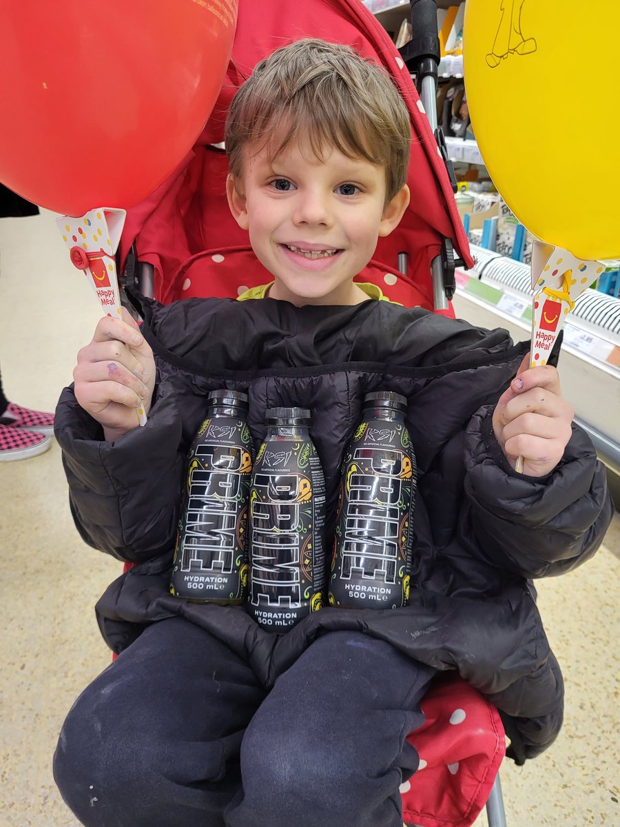 jaymeister8484's tweet image. @KSI  @LoganPaul #prime #regularprice 

So proper price at sainsbury  £2.50 

The child grabbed 3