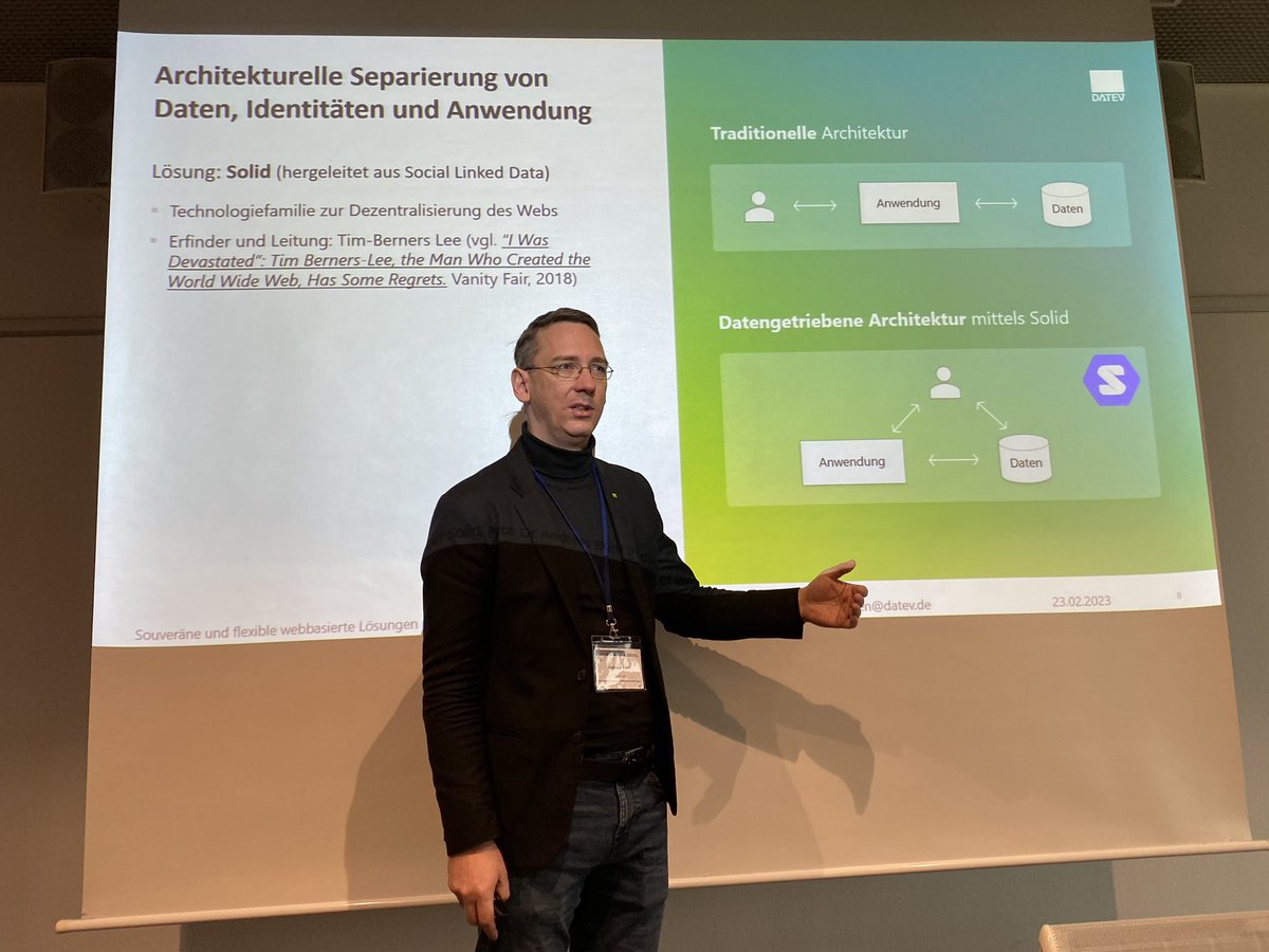 stsauer13's tweet image. #Softwarearchitektur für #Softwarequalität eines Lösungsportfolios mit 2,6 Mio. Nutzern in Deutschland. Souveräne und flexible webbasierte Lösungen mit Solid – Innovative Architekturparadigmen für multidimensionale digitale Ökosysteme. Prof. Dr. Andreas Both, DATEV eG #SE23