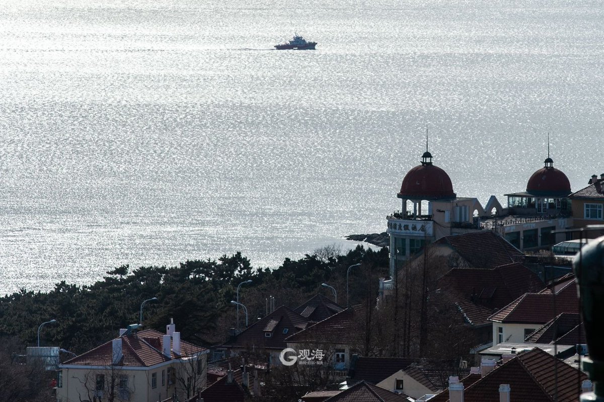 The sea sparkles.GUANHAI