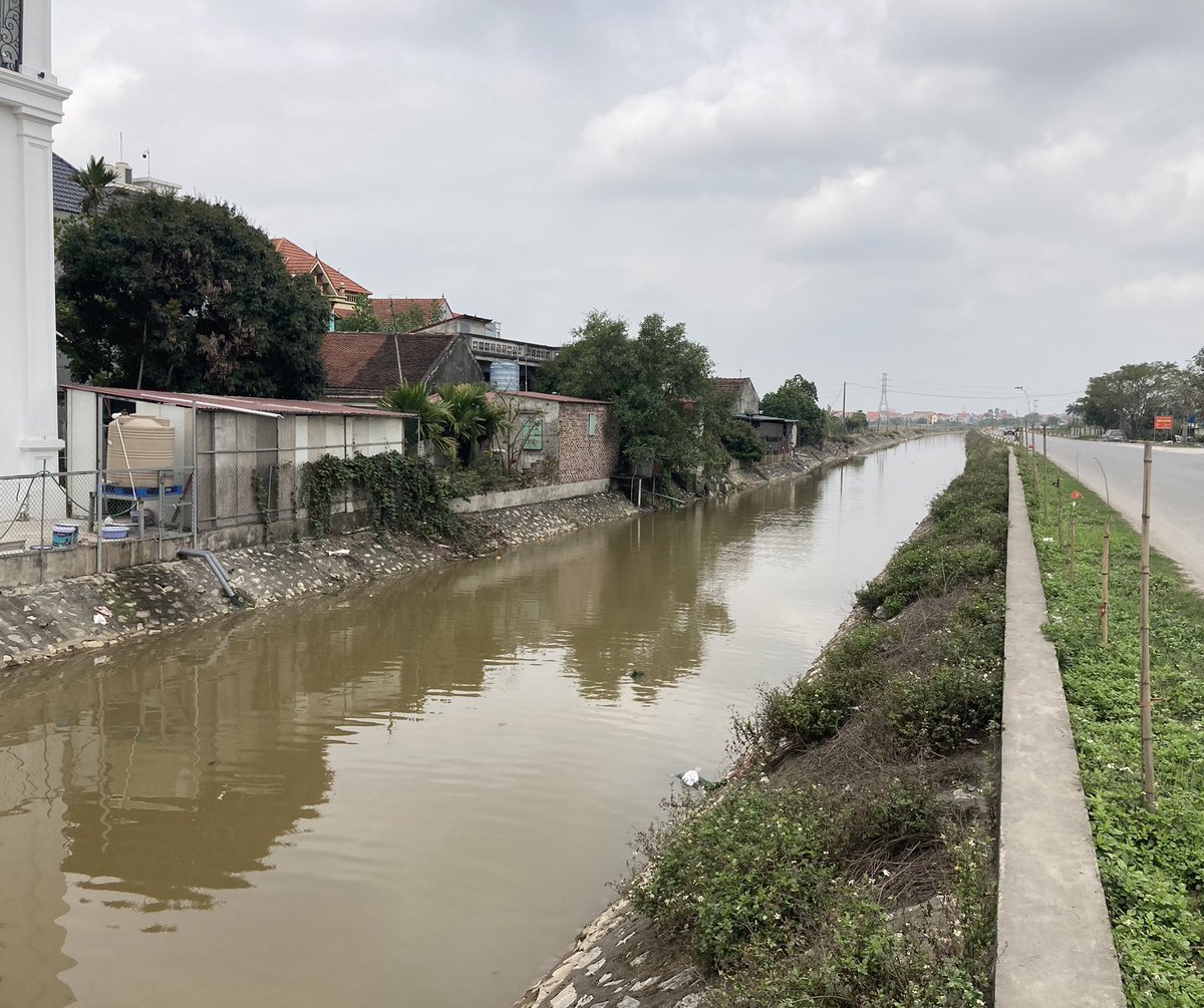 conan_herve's tweet photo. #Vietnam Visite du projet de réhabilitation des infrastructures d’#irrigation financé par @AFD_France dans le district d’#AnThi province d’#HungYen mis en service depuis 2020 :
↗️ des revenus des agriculteurs
✅ enjeux de gestion durable des infrastructures @FranceAuVietnam https://t.co/3WrTxVx1ar