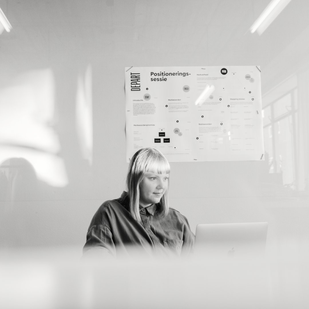 Depart_nl's tweet photo. JESSICA | DESIGNER
Creatieve snelschakelaar Jessica woont ruim haar halve leven in 010, waar ze grafisch ontwerp aan de @wdka studeerde. Na enkele toonaangevende designbureaus tackelt Jessica, inmiddels alweer vier jaar, met tomeloze energie alle design-uitdagingen van Depart! https://t.co/BJXgSKtBzg