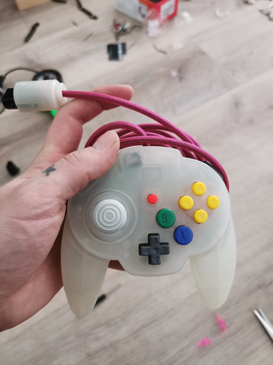 damagechi's tweet image. Forgot how PIA it is to paracord but damn it looks nice. Also chinesium led installed, switches color when shaking controller