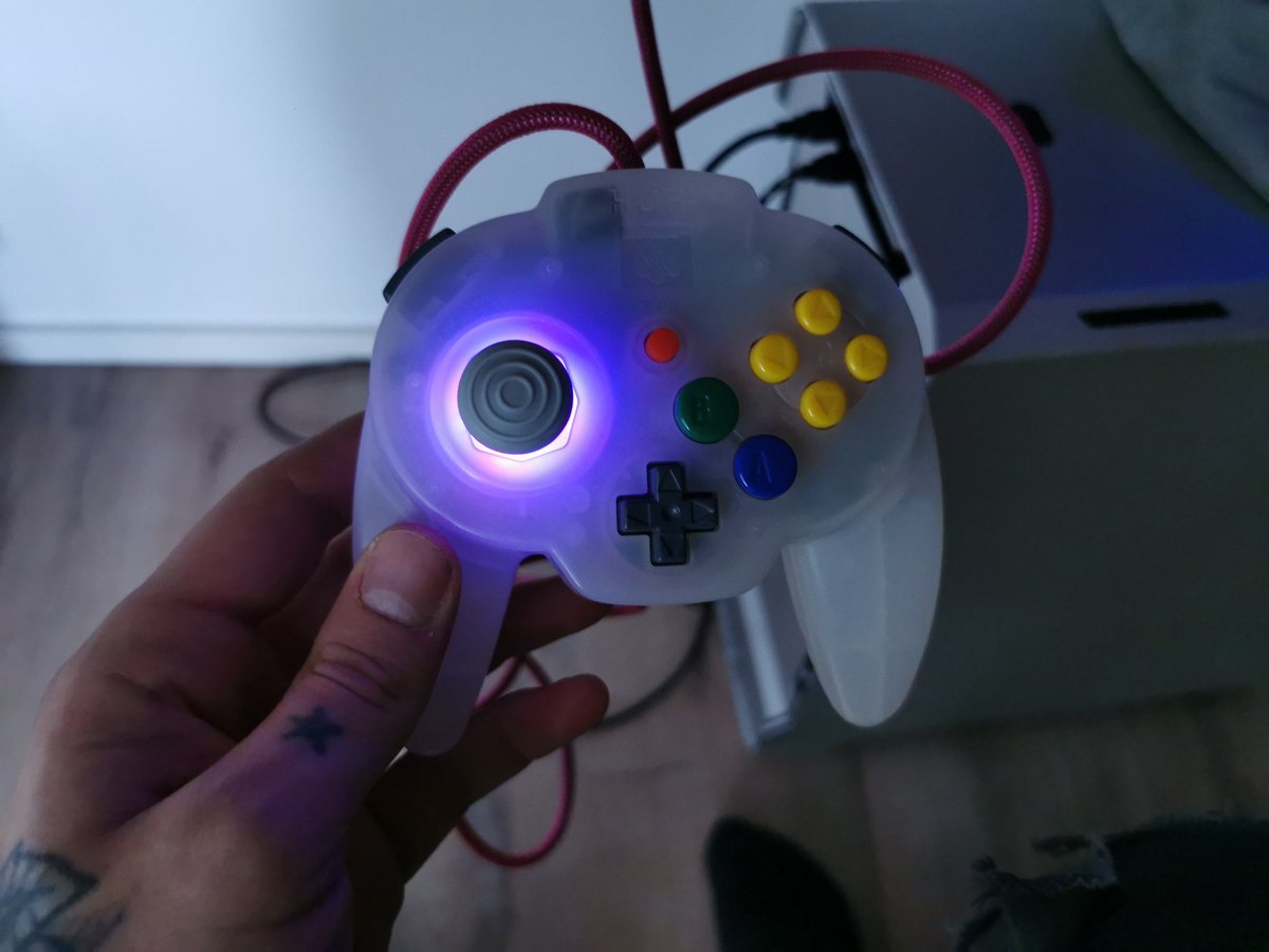 damagechi's tweet image. Forgot how PIA it is to paracord but damn it looks nice. Also chinesium led installed, switches color when shaking controller