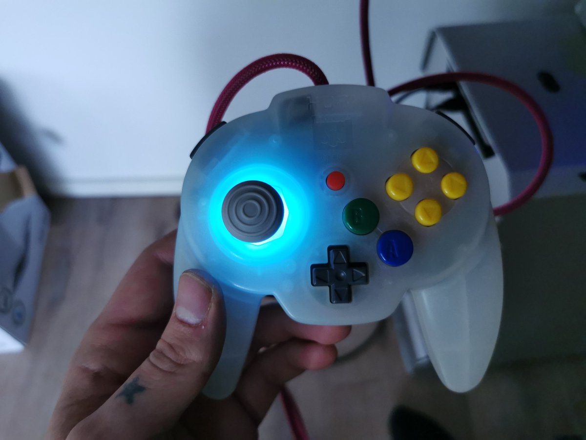 damagechi's tweet image. Forgot how PIA it is to paracord but damn it looks nice. Also chinesium led installed, switches color when shaking controller