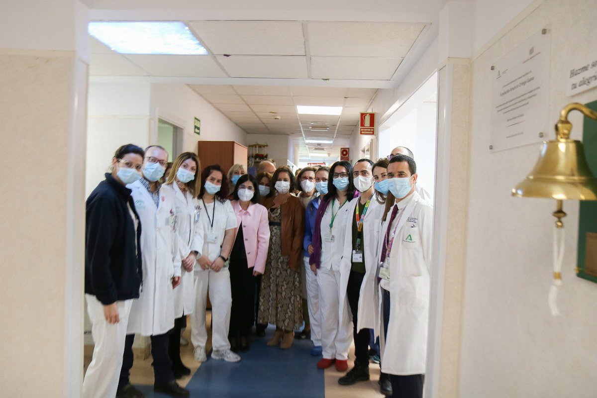 LinaGarcia_AND's tweet photo. El @HospitalUVRocio instala el primer acelerador de radioterapia tipo Halcyon en #Andalucía. Se prevé que unos 500 pacientes se beneficien cada año de este equipo que empezará por tratar tumores de mama, pulmón y pélvicos.
Hoy lo he visitado con la ministra @CarolinaDarias. https://t.co/Q2HFqs5ImE