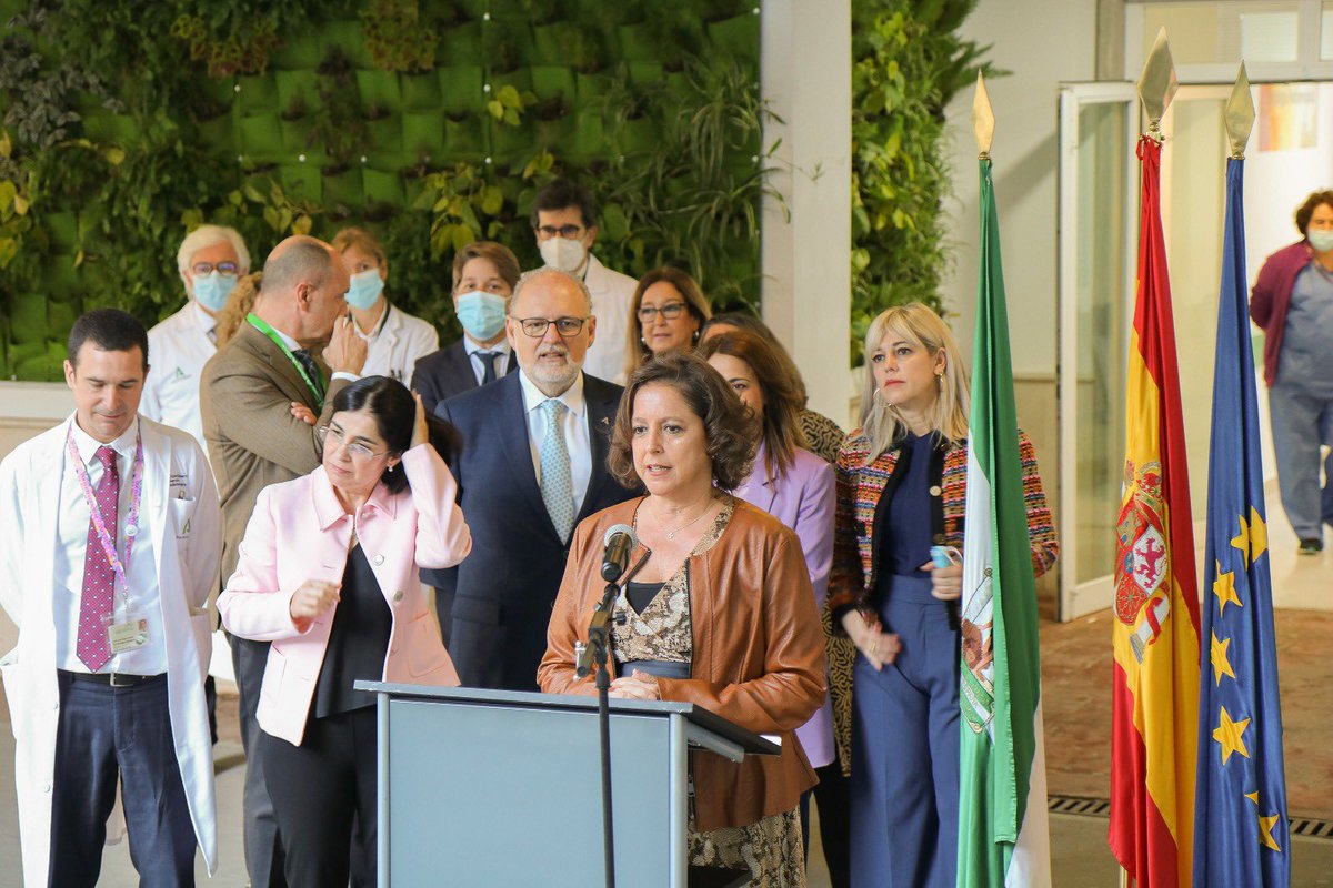 LinaGarcia_AND's tweet photo. El @HospitalUVRocio instala el primer acelerador de radioterapia tipo Halcyon en #Andalucía. Se prevé que unos 500 pacientes se beneficien cada año de este equipo que empezará por tratar tumores de mama, pulmón y pélvicos.
Hoy lo he visitado con la ministra @CarolinaDarias. https://t.co/Q2HFqs5ImE