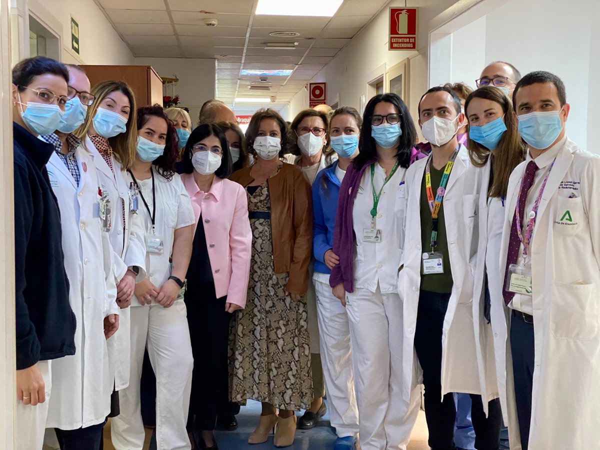 sanidadgob's tweet photo. ✔️También han participado en la visita al @HospitalUVRocio, la SE @sanidadgob, @silvia_calzon; la SG de la Delegación del Gobierno, Isabel Mayo; la delegada territorial de Salud de Sevilla, Regina Serrano; y el subdirector gerente, Jesús Rodríguez Sánchez. https://t.co/ZoiBOjRpC5