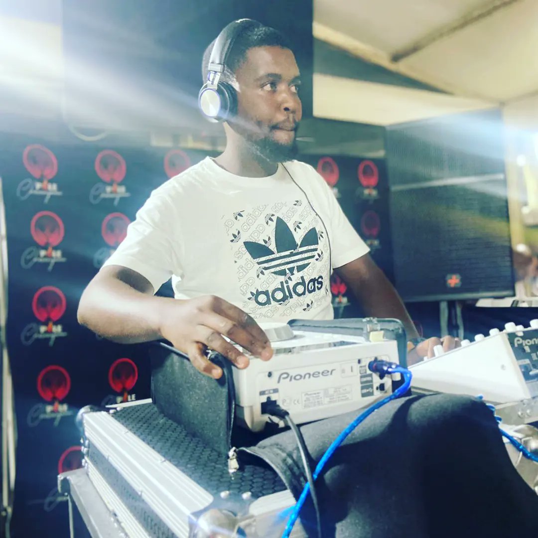Mr_Impendulo's tweet photo. Never disappoint umshayi we afro https://t.co/n72N7U0fcI