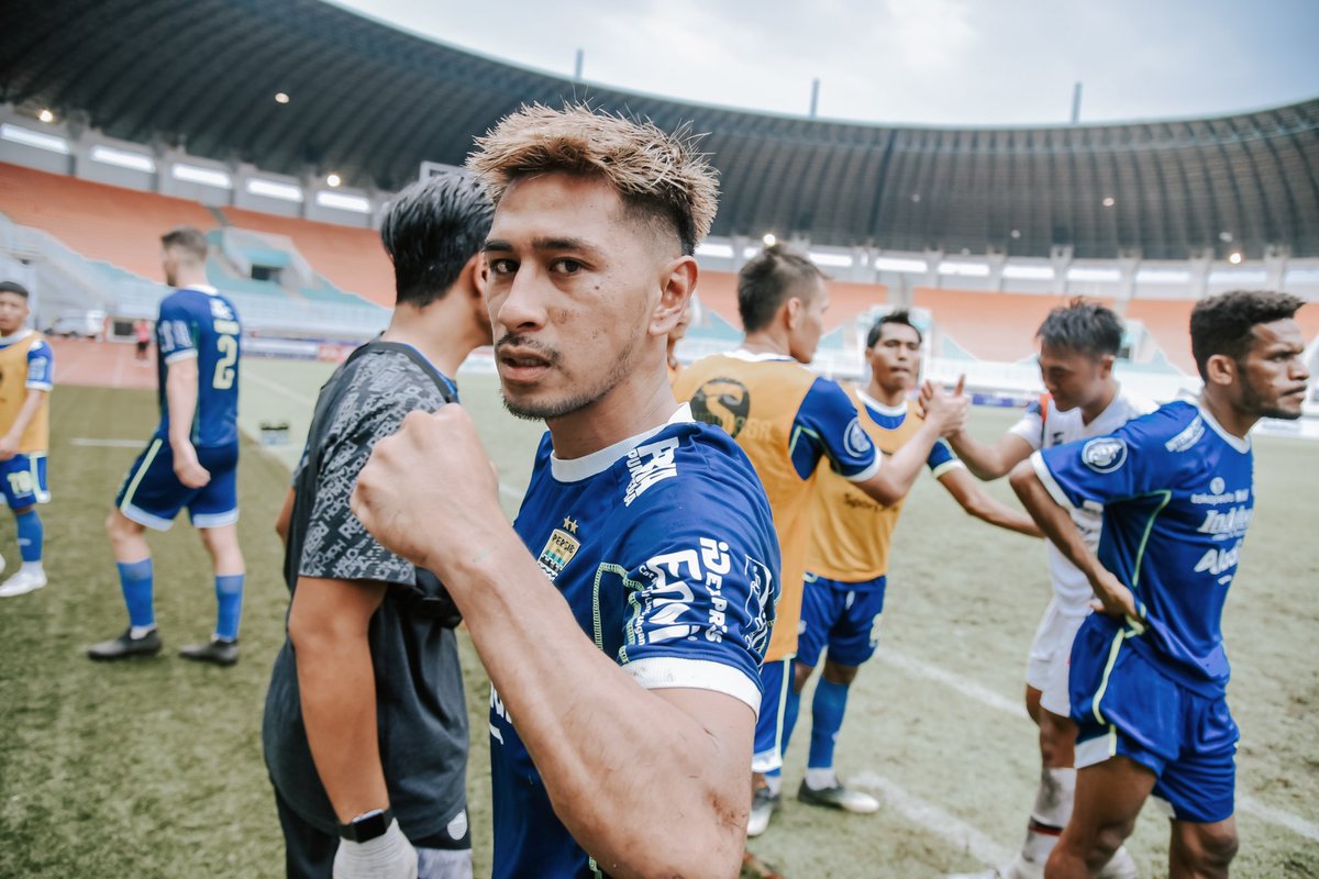 daisukesato11's tweet photo. Vamos +3 ⚔️🔥💙　#underdogmentality @persib https://t.co/iUesZbTfS7