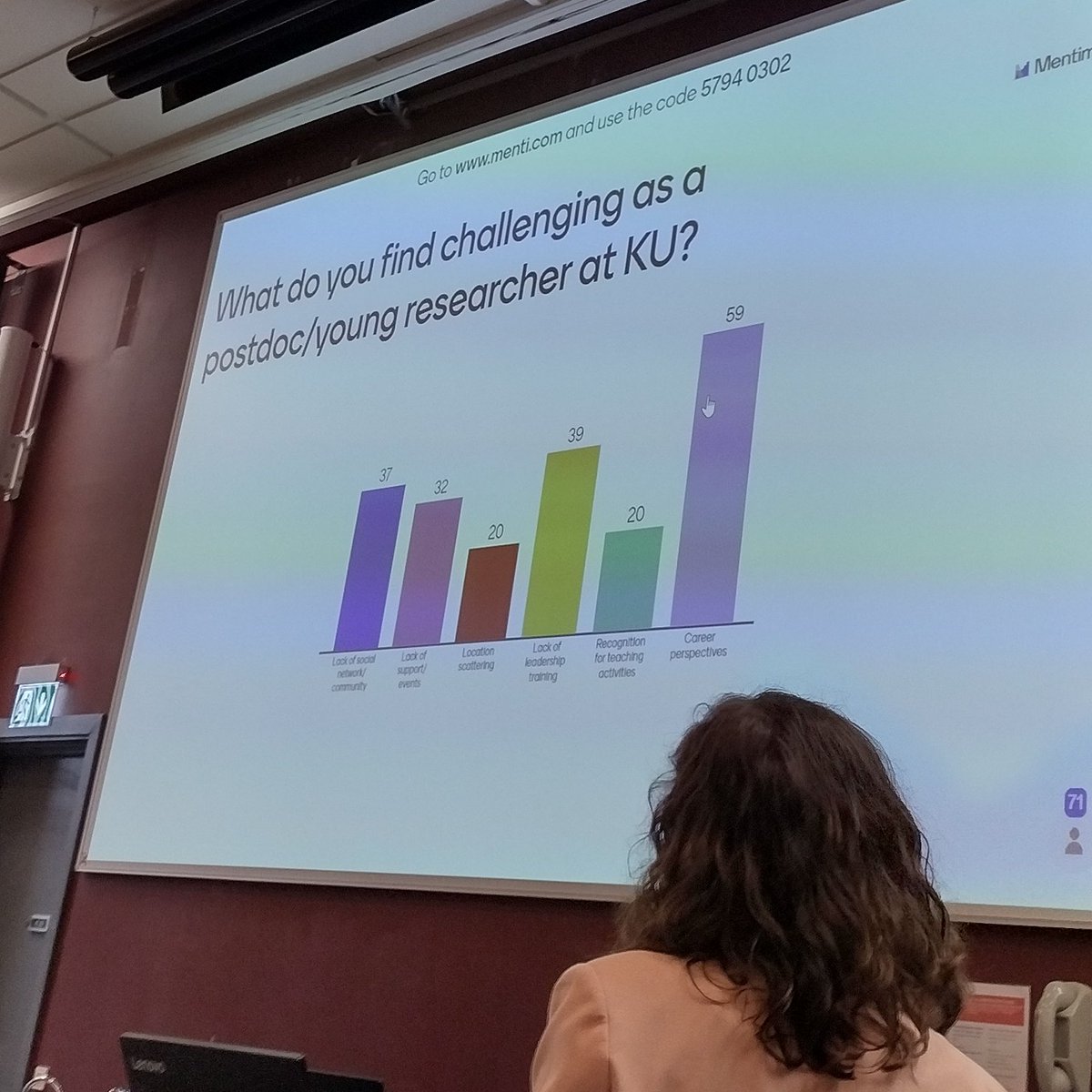 realsci_DE's tweet photo. Heute bin ich beim ersten Fakultätsweiten #Postdocday - organisiert von einer Gruppe Freiwilliger Postdocs, die ein tolles Programm zum Thema Schwierigkeiten des Postdoc-Lebens (#Kurzzeitvertäger etc.), #Karriereoptionenen und #Networking auf die Beine gestellt haben. https://t.co/zQP8Opbe05