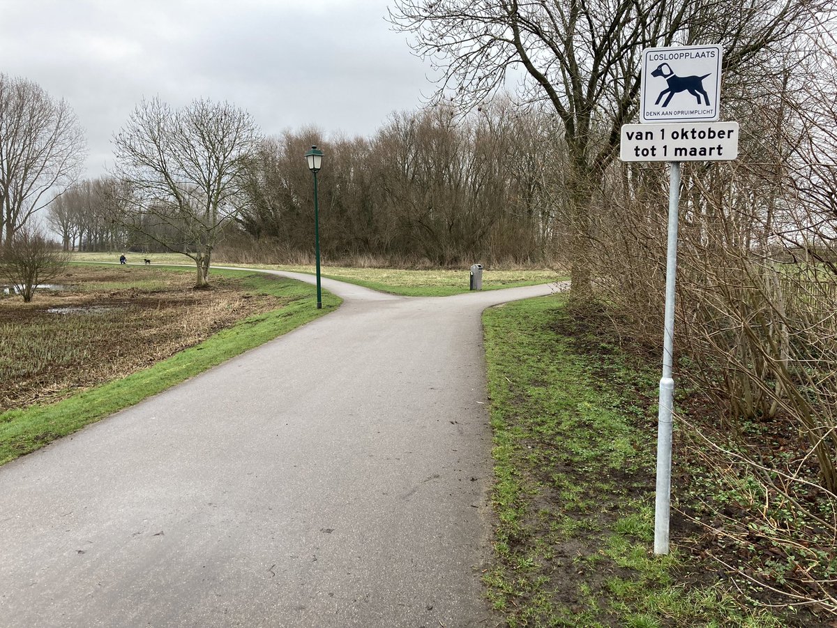 Vanaf 1 maart is de periode voorbij voor het loslopen op heel Koudenhoorn. Vanaf dan mogen er alleen honden loslopen op het aangewezen gedeelte van Koudenhoorn. Let hierop! Er wordt op gecontroleerd. #aanlijnplicht #honden #Koudenhoorn #Warmond  #toezicht