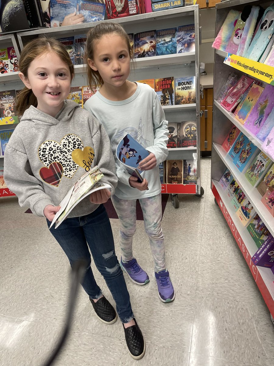 KSin1st's tweet photo. Book Fair fun!  Thank you PTO for your hard work and dedication to our students, staff, and school! @WESpolarbears https://t.co/pZd2oojBlA