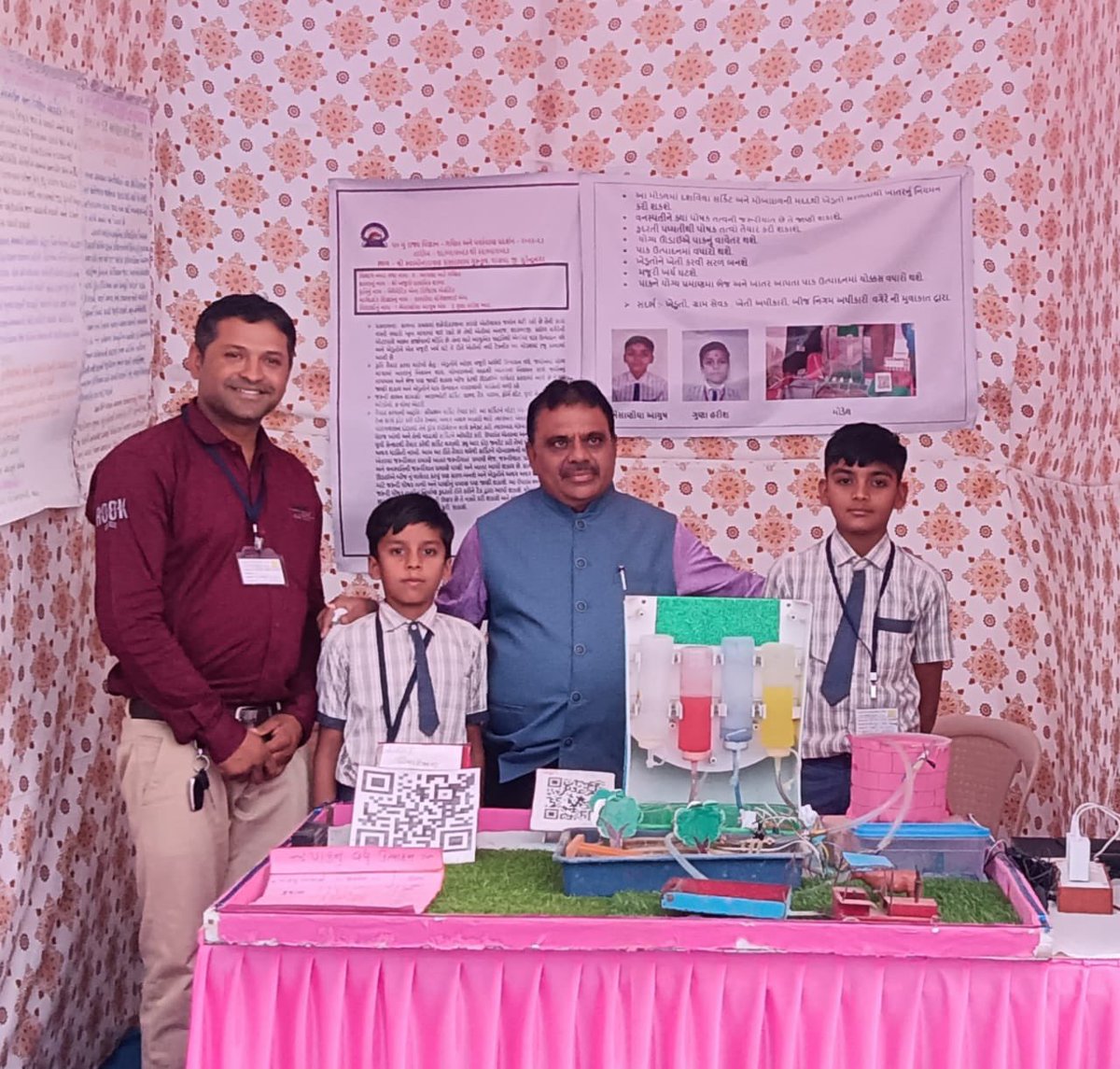 cscamreli's tweet photo. Memorable moments; #ChildScientists of #Gujcost #ScienceClub #Khajuri Pri. School with Hon’ble Cabinet Minister Dr.@kuberdindor Sir &amp; Director of #GCERT Sh.D.S.Patel Sir  in State Level #Maths,#Science #EnvironmentalFair

@narottamsahoo @InfoGujcost @dstGujarat @pkumarias @vnehra https://t.co/YYnz120OnI
