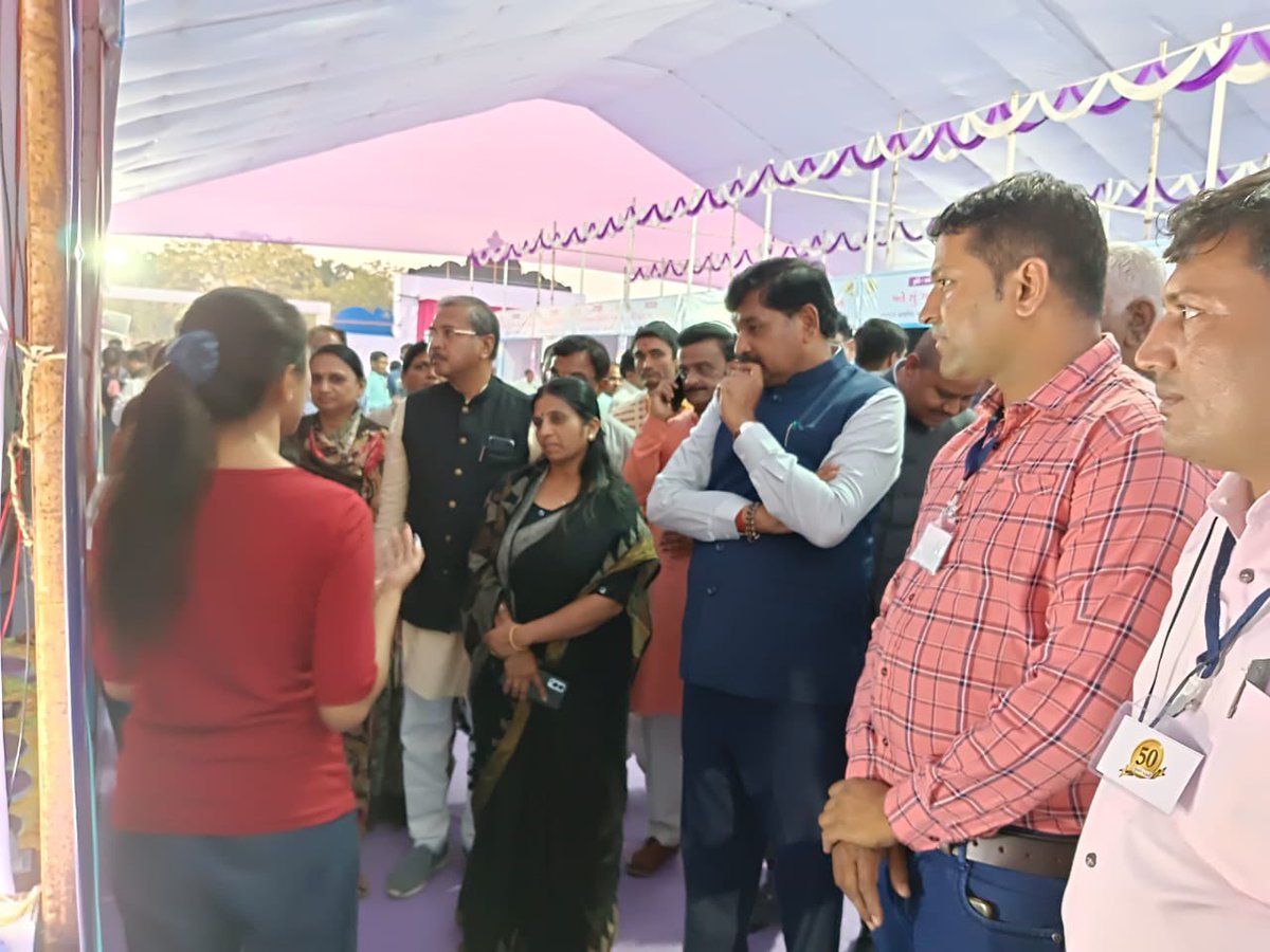 cscamreli's tweet photo. Memorable moments; #ChildScientists of #Gujcost #ScienceClub #Khajuri Pri. School with Hon’ble Cabinet Minister Dr.@kuberdindor Sir &amp; Director of #GCERT Sh.D.S.Patel Sir  in State Level #Maths,#Science #EnvironmentalFair

@narottamsahoo @InfoGujcost @dstGujarat @pkumarias @vnehra https://t.co/YYnz120OnI