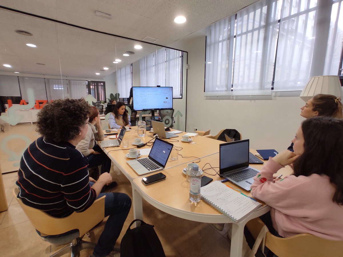 AreaEmpleoFSMLR's tweet photo. 🙌 Esta semana nos visitan las 3⃣ entidades europeas 🇪🇺 socias de #WakeUPVocation, del programa #ErasmusPlus Hemos evaluado los #talleres ya realizados en #colegios y establecido cómo serán las próximas #actividades ¡Gracias por visitarnos en #Madrid 📍! https://t.co/ob2IaNkpgG https://t.co/w9xvE8hwpM