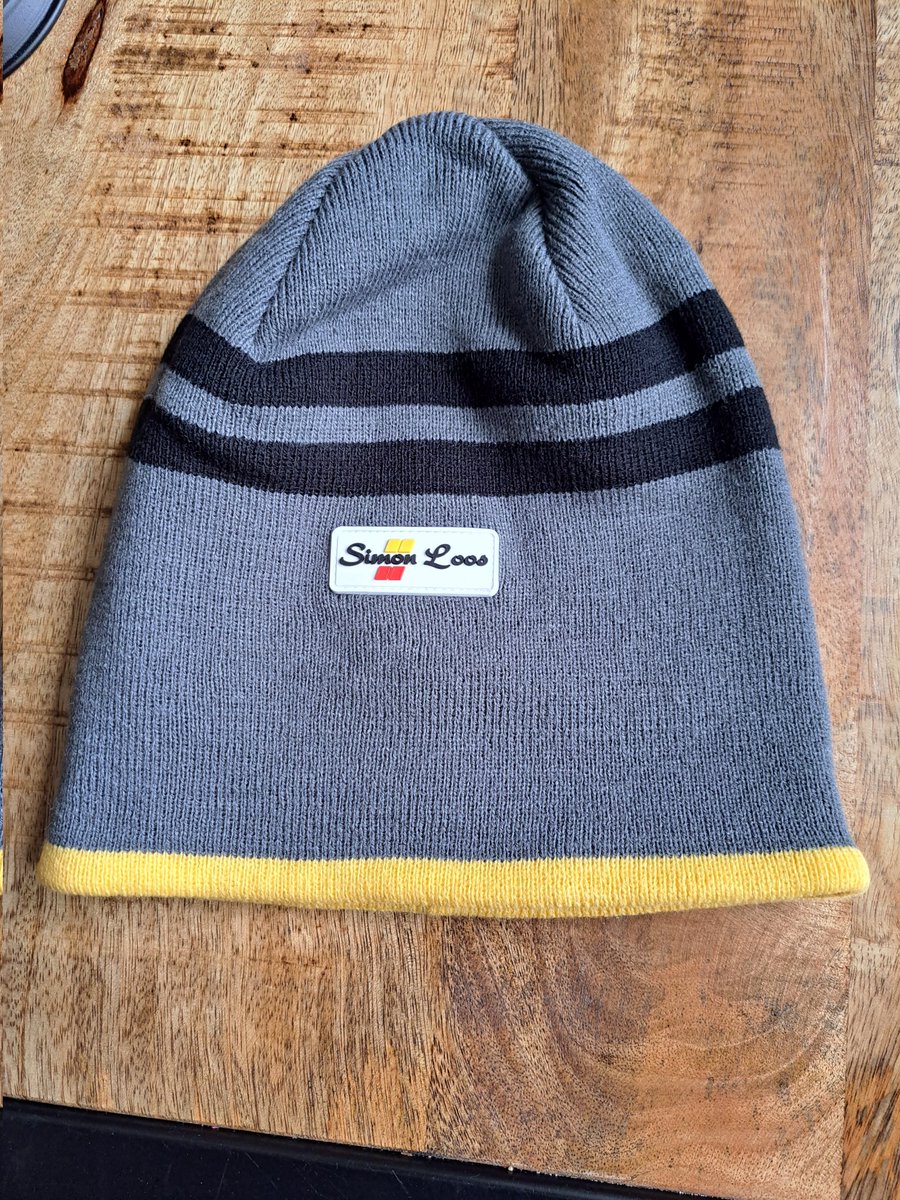 Rotaruud's tweet photo. Nieuwe muts gekregen van een vriendin #simonloos #bigfan @SimonLoos https://t.co/U06lN9P3Ci