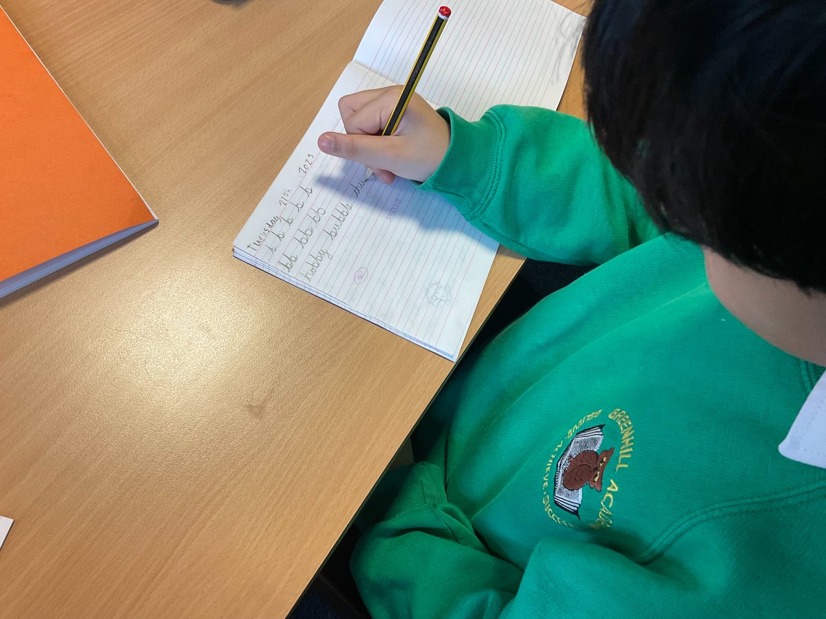 Greenhill_HT's tweet photo. Class 7s handwriting has really improved after following our new handwriting scheme. #letterjoin #expertlearners 💜🌳💙🌳 https://t.co/E4cPorfCis