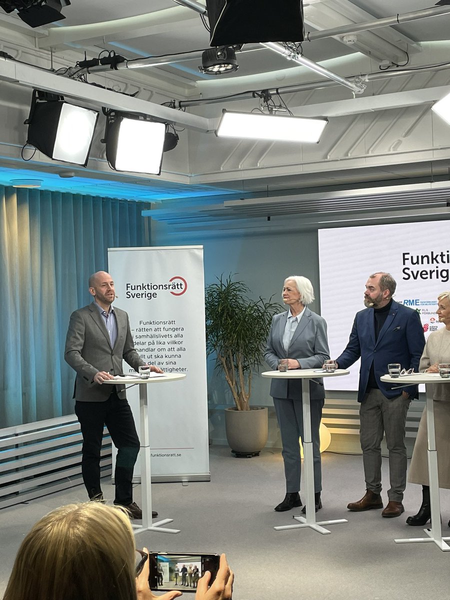 ssdf12diabetes's tweet photo. Kunnig panel som ger sina reflektioner på den nya patientföreträdarutbildnngen från @funkratt_se. https://t.co/GIiZuv3Dmv