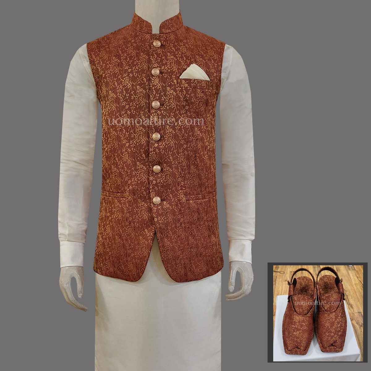 Uomo_Attire's tweet photo. Indian imported jamawar fabric waistcoat with same fabric chappal
👉https://t.co/TzTDHTYmfd☎️+92300-7668666
#Bespoke #fashionista #instagood #mens #menswear #style #fashion #photooftheday #groom #photo #weddingsuit #beauty #weddingdress #beautiful #design2022 #weddingday #luxury https://t.co/X2Ik6hz8Gm