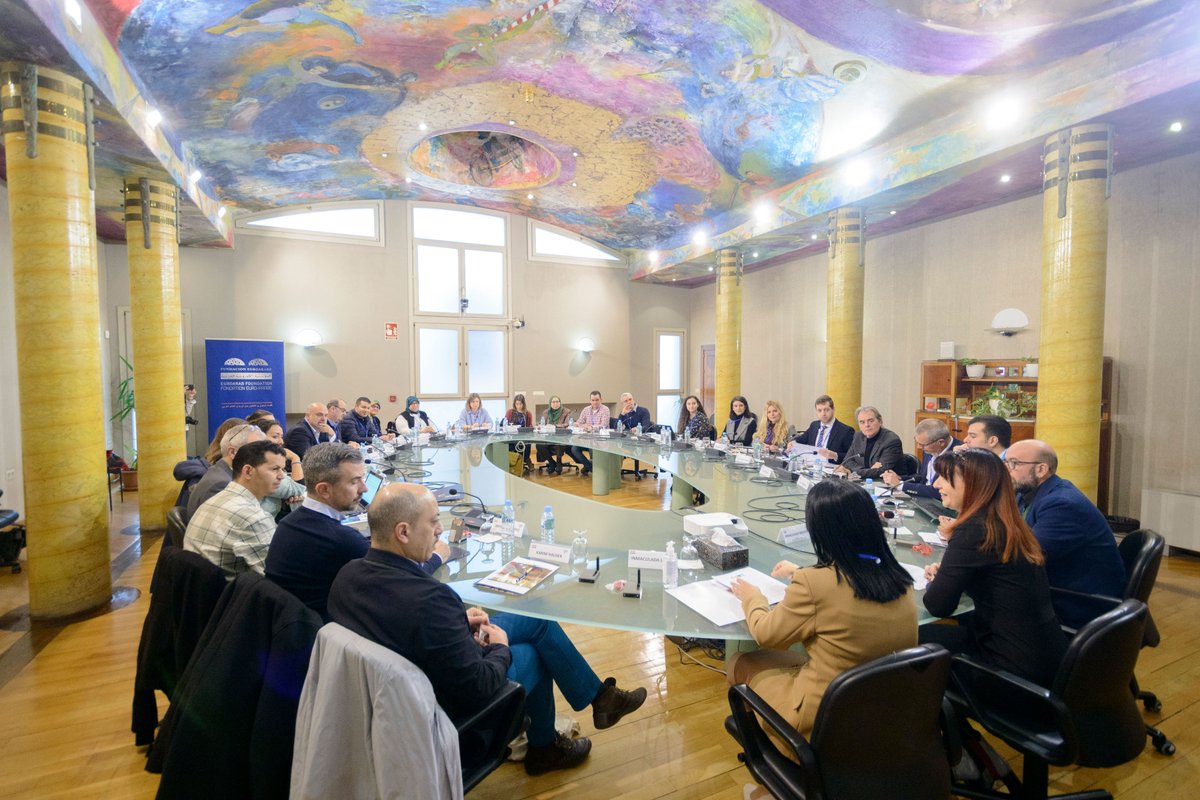 FundEuroArabe's tweet photo. El segundo día tuvo lugar la mesa de conclusiones y recomendaciones, y contamos con la presencia de la Subdelegada de Gobierno @InmaLopez14 , además de asistentes tales como @pmklose @RANEurope  @MAECgob @FIIAPP @ExteriorJunta @CooperacionAND
 @CifalMalaga @IEMed_ @Casaarabe https://t.co/tGmhEUjhU8