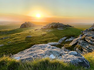 GIVE ME MOOR- SPOILT FOR CHOICE
#Dartmoor #blog

Here are some of my favourite discoveries, which I have enjoyed over the last few months, most of which, thankfully, are open on Sunday evenings and in the early part of the week; a rare find these days.  

lovelylindaloveslife.blogspot.com/2023/02/give-m…