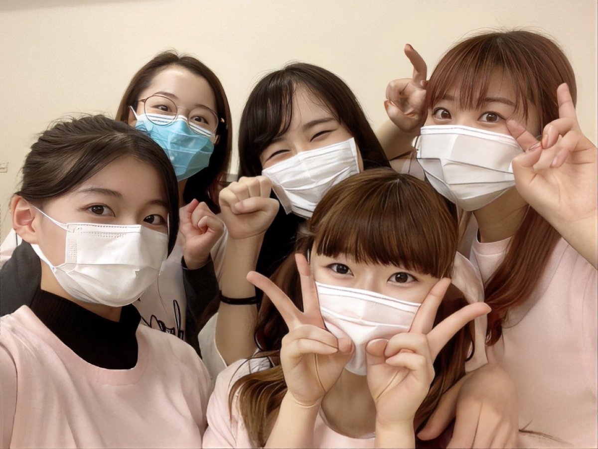 meimei_next's tweet photo. #DOGS2023
昨日お手伝いさせて頂きました♡

DOG'Sを演出されている
充さんともお会いできて、
2年ぶりにまたお揃いのDOG'STシャツ
着て写真撮れて嬉しかったです✨
宝物🐶🐾🐾❤️

素敵な作品を両チームともに観劇させて頂き、幸せでした〜！！

千穐楽まで頑張って下さい〜🐾

#DOGS2021 #TeamJERKY https://t.co/BAbIl2Gfgz