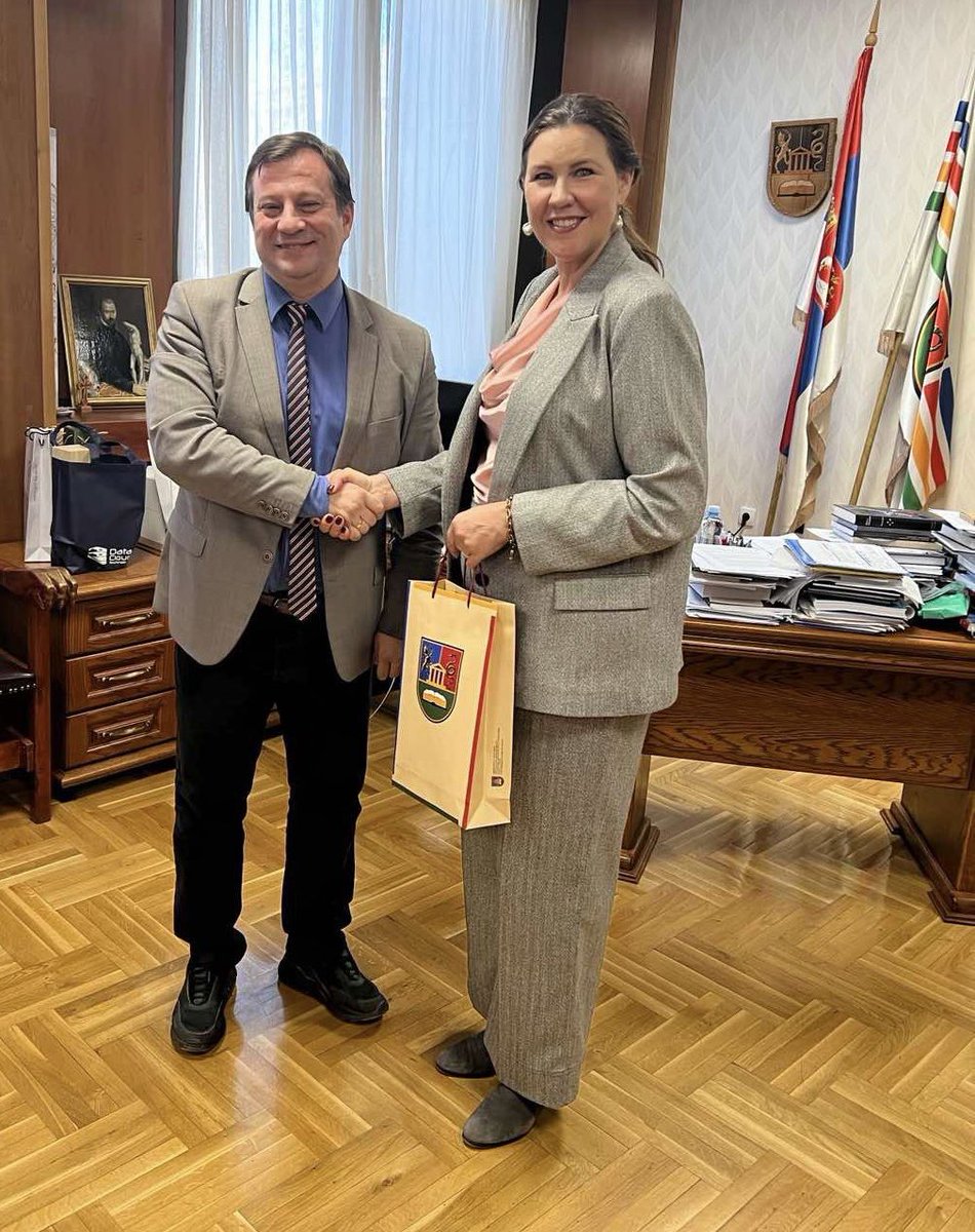 SweAmbBelgrade's tweet photo. Ove nedelje sam posetila Univerzitet u Kragujevcu, upoznala se sa Rektorom i profesorima, te imala veoma interesantan razgovor sa studentima na temu kulture sećanja o Holokaustu u okviru 🇸🇪predsedavanja @TheIHRA #RememberReAct #TogetherForImpact #EU2023SE https://t.co/E15SjmwfnP