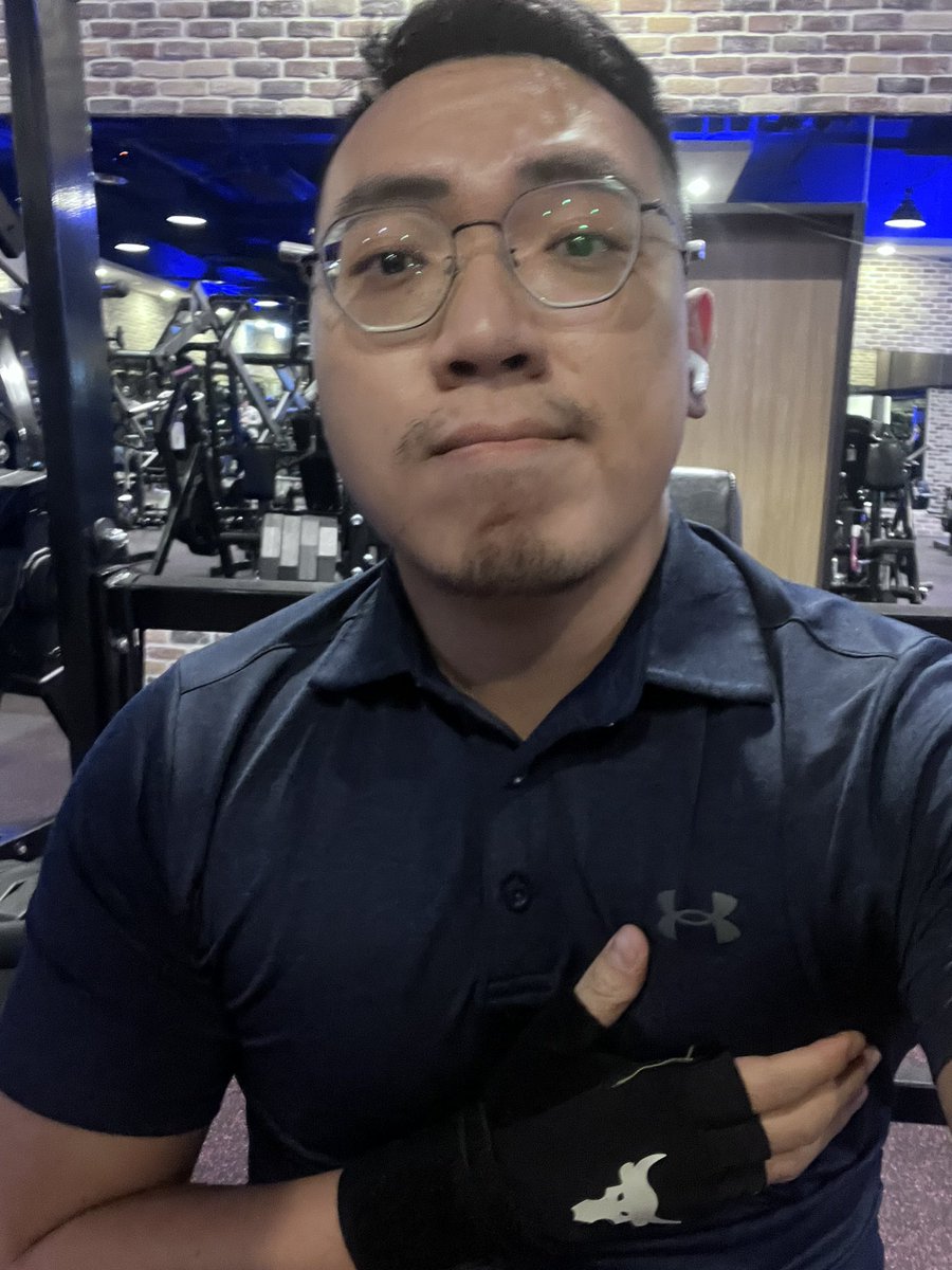 SlavedogControl's tweet photo. 今天晚上有什麼活動我沒跟到嗎？
怎麼健身房這麼少人🤣🤣 https://t.co/ZnBlXqjMPB