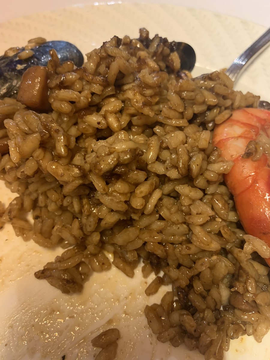 canfeu's tweet photo. Abans del servei un bon arrosset per menjar el personal i no passar gana😂👍🏻💪💪💪💪 https://t.co/TPkHU5oQaH