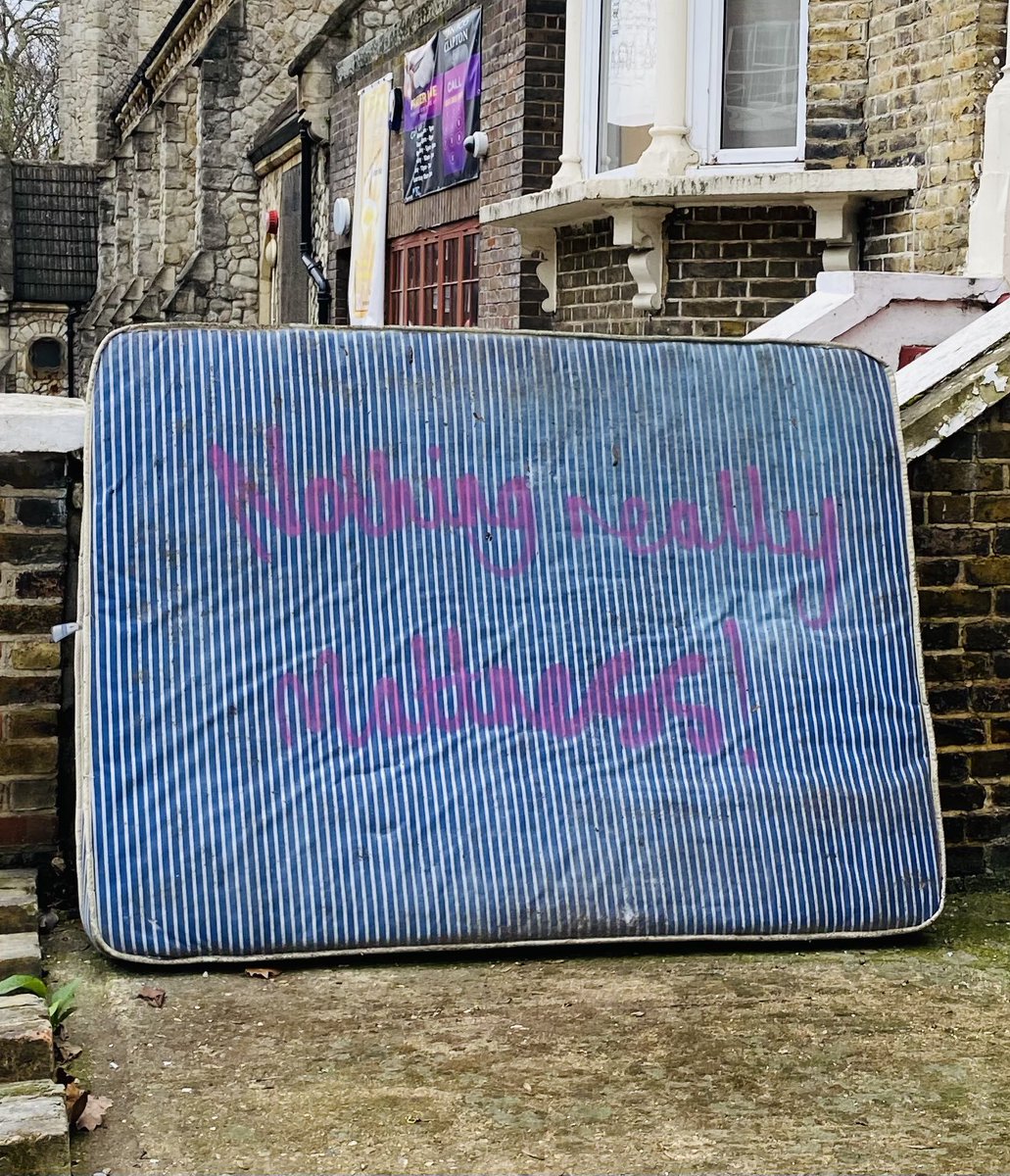 The anonymous Mattress Artist of E5 at work again. Unsigned!