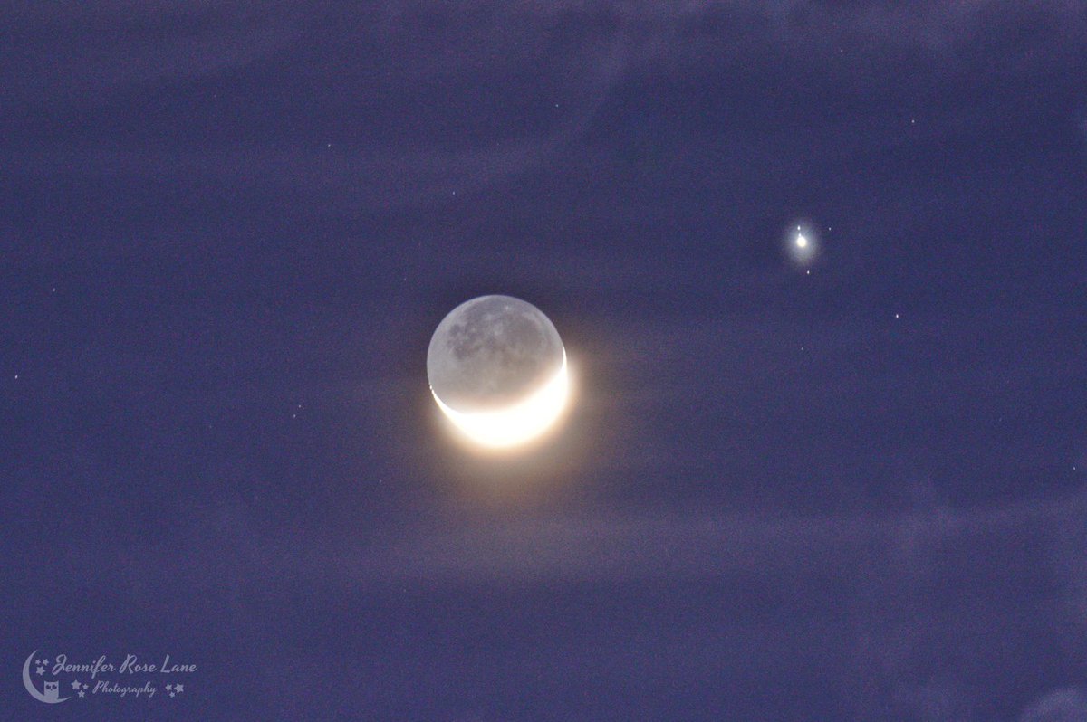 Jens_Starry_Sky's tweet photo. The Moon having a little dance with Jupiter yesterday evening 😄 And yes, you can see some of Jupiter's moons as well 😊 #WV #MoonConjunction #TheMoonAndJupiter @StormHour @ThePhotoHour https://t.co/USk0truDSx