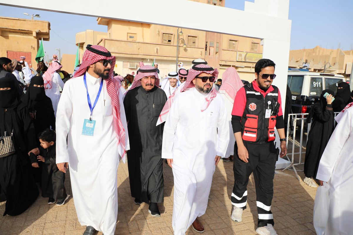 MajmahChamber's tweet photo. زار رئيس #غرفة_المجمعة المهندس مشاري بن محمد الجربوع ونائبي الرئيس المحامي فيصل بن سقيان و المهندس خالد الحربي والامين العام أ.فهد بن شقير القرية التراثية بوقف الملك عبدالعزيز  والتي تم تشغيلها من قبل الغرفة بالشراكة مع بلدية المجمعة وتجهيزها لتتناسب مع  #يوم_التأسيس  
يتبع 1/2 https://t.co/0cTLLmTh0S