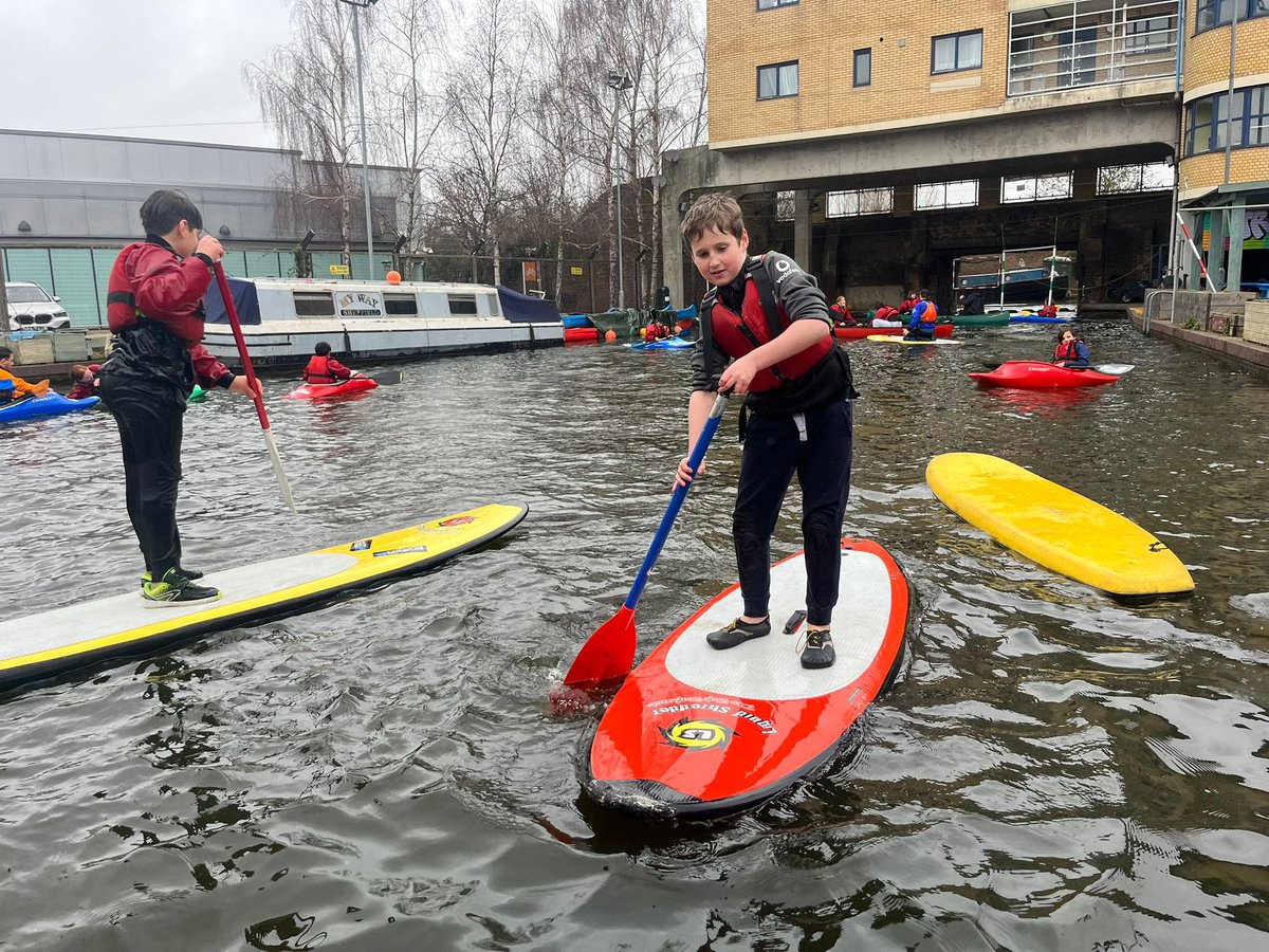 LdnSportsTrust's tweet photo. We had a great week last week during half-term at Canalside SAFE camp☀️ with some amazing weather and lots of fun activities like kayaking, Stand up paddle boarding as well as lots of land sport including boxing, basketball, archery and much more 🏏⚽️🎾🥊🏀🚣♀️ #SAFEcamp https://t.co/5Xz50nOp0K
